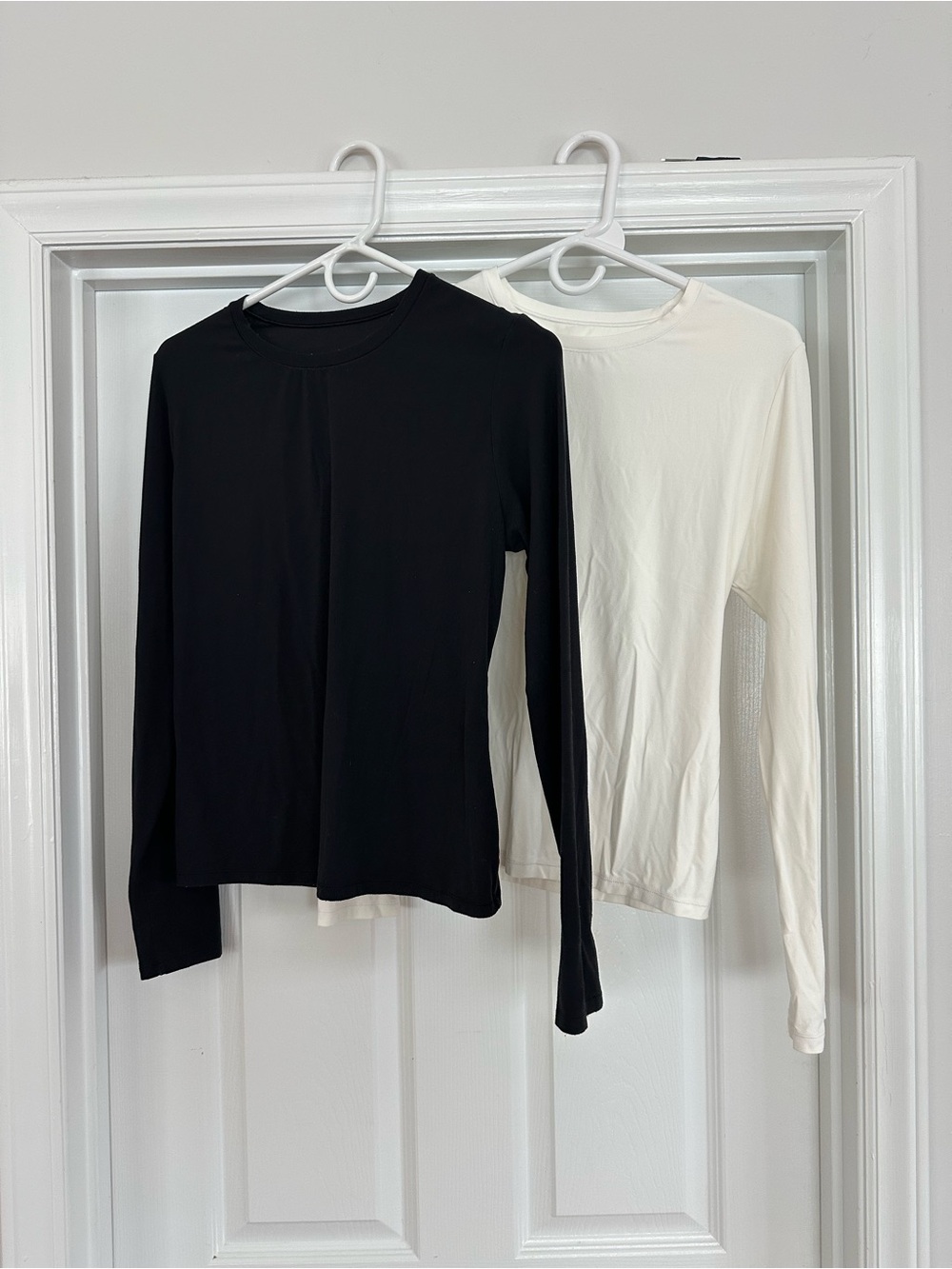 CRZ YOGA Softembrace
Tight Fit Long Sleeve Shirts Black and White Crewneck 2PACK - Picture 9 of 9